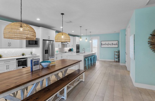Bradenton Beach House | Beach Daze - 7 bedrooms short walk to beach with private heated pool & spa!