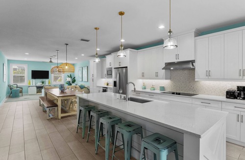 Bradenton Beach House | Beach Daze - 7 bedrooms short walk to beach with private heated pool & spa!