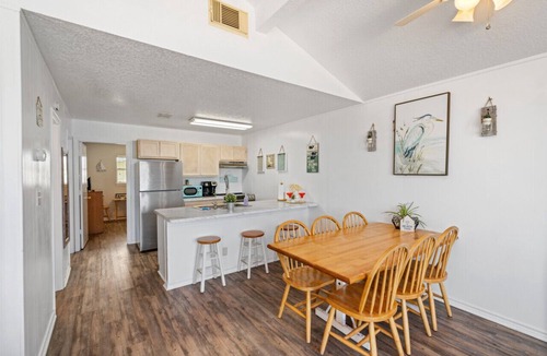 Surfside Beach Cottage | Beach House · Oceanfront 4BR, Peaceful, Cozy, Kids/Pet Friendly!