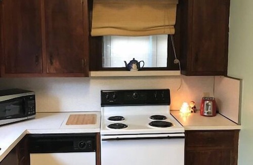 Cottage Line Cottage | Beach Lovers Delight 3 Bedroom Cottage by RedAwning