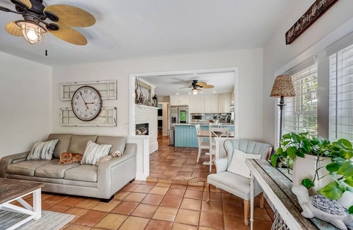 Ilexhurst Condo | Beach Lovers’ Pick: Ground-Floor 3-Bedroom, Patio & Pets