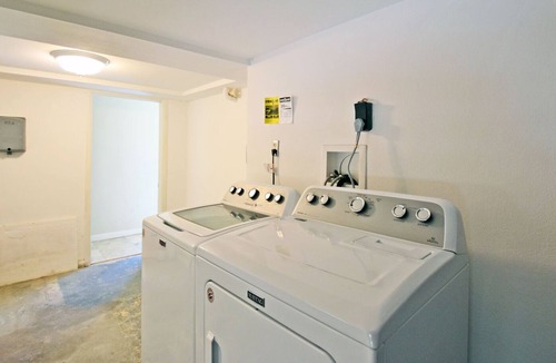 Bradenton Beach Condo | Beach Oasis W/ Heated Pool, Just a Couple Blocks from Popular Bridge Street