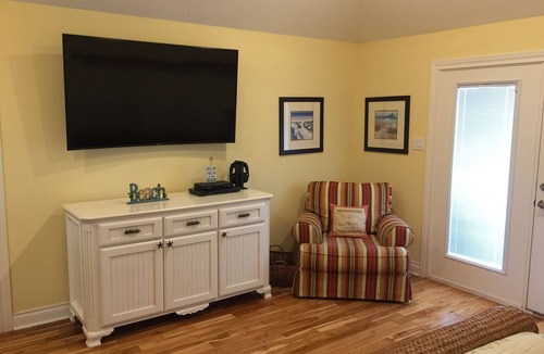 Galveston House | Beach2Bay 3/2.5 Home with Private Swimming Pool, 4 Sun Decks, Gorgeous Retreat