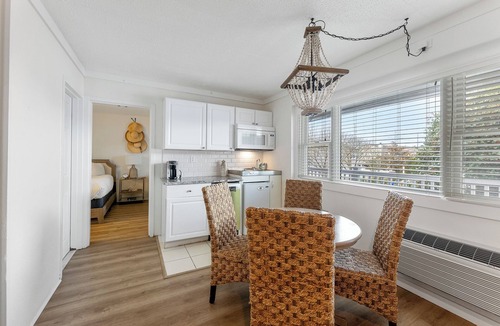 Avalon Condo | Beachcomber Resort