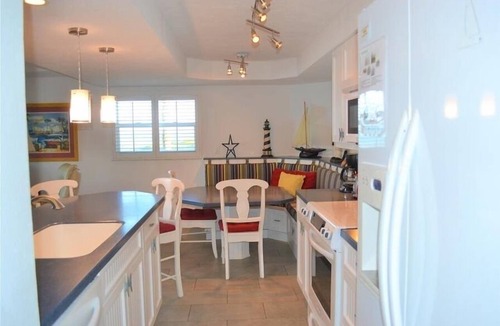 Longboat Key Condo | Beachcomber unit 208