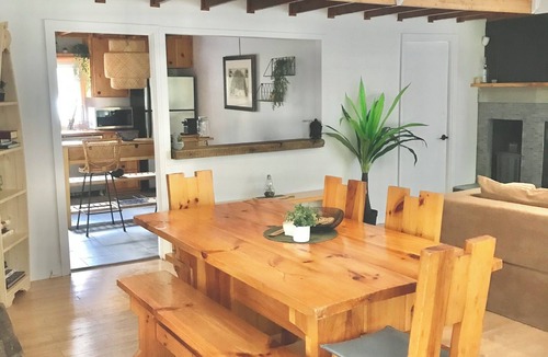 Chertsey Cottage | BeachCottageJaccuzzi 2Bdr, LakeView, Fireplaces, WiFi/AC, Terrasse, BBQ,Parking