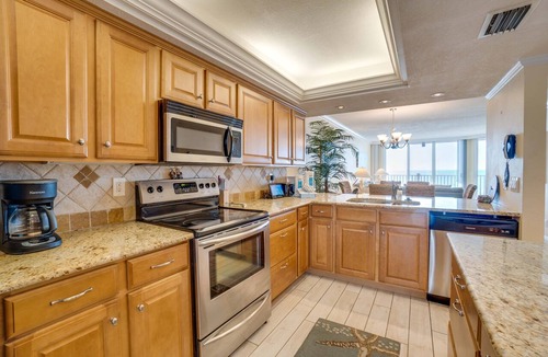 Bradenton Beach Condo | Beachfront - Anna Maria Island Club Unit 22 by SeaBreeze Vacation
