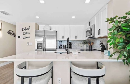 Holmes Beach Villa | Beachfront Paradise! Ground level with Heated pool
