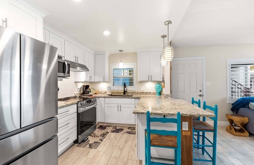 Golden Beach Condo | Beachfront Paradise- 2BR/2BA condo with pool, beach access, and full kitchen.