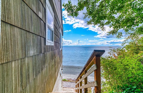Point Roberts House | Beachfront studio with private patio, wood finishes, kitchenette, & partial AC