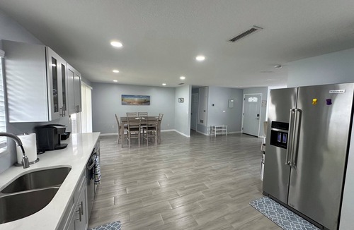 College Green Estates House | Beachy Cocoa Home Near Cruise Port W/Hot Tub