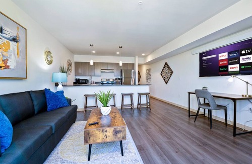 North Beacon Hill Apartment | Beacon Ave S 1BR - Balcony + City Views - Link Rail - Monthly Stays