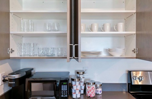 North Beacon Hill Apartment | Beacon Ave S 1BR - Balcony + City Views - Link Rail - Monthly Stays