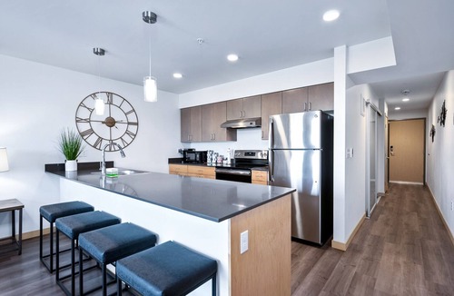 North Beacon Hill Apartment | Beacon Hill 1BR - Balcony + Rooftop Views - Link Rail - Monthly Stays