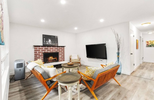 North Beacon Hill Apartment | Beacon Hill Retro - Central Location