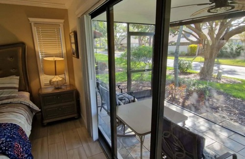 Sarasota Villa | BEAUTIFUL 2/2 VILLAS, KING BED, High speed Wi-Fi, Heated Pool and Jacuzzi!