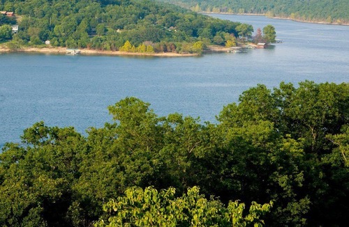 Kimberling City Apartment | Beautiful 2 bedroom unit at resort, sleeps 6