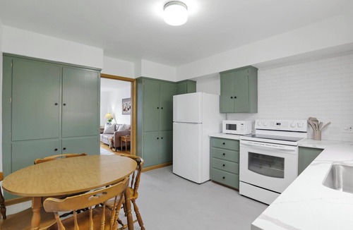 Sharon Heights Apartment | Beautiful 2-bedroom apartment with AC in vibrant Columbus