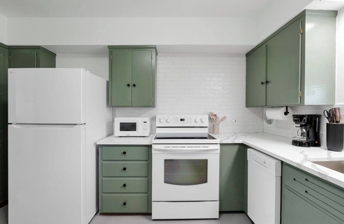 Sharon Heights Apartment | Beautiful 2-bedroom apartment with AC in vibrant Columbus