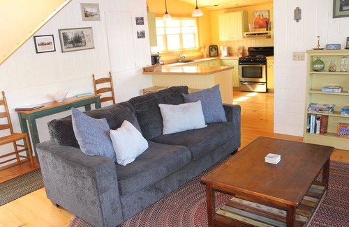North Ferrisburgh Cottage | Beautiful 2 Bedroom, 2 Bathroom Lakefront/Bayfront Cottage on Lake Champlain