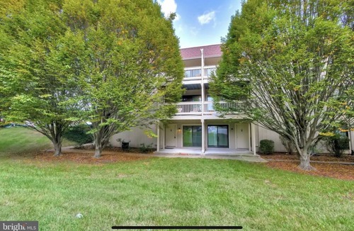 West Springfield Condo | Beautiful 2BR/1BA Renovated Condo near DC w/pool