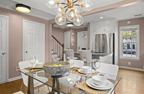 Old Town Alexandria House | Beautiful 3-Bdrm Home <> Park 2 Cars <> King Bed