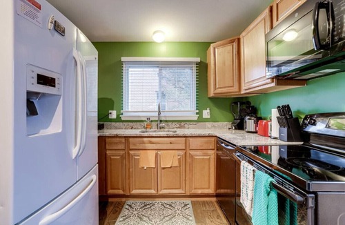 Alexandria West Apartment | Beautiful 3 bedrooms and 2 baths with free parking
