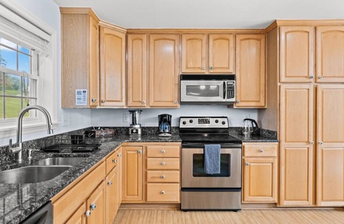 Livingston Cottage | Beautiful 4-Bedroom Lakefront Cottage with Dock