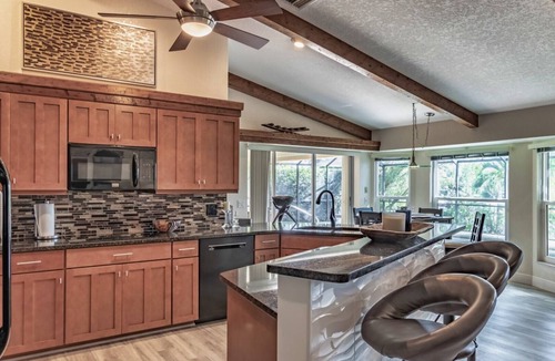 Punta Gorda Villa | Beautiful 5 Star Villa with Private Pool on the Prestigious Charlotte Harbor