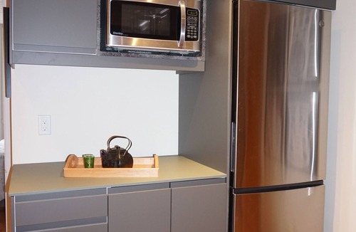 Cote-Des-Neiges—Notre-Dame-De-Grace Apartment | Beautiful apartment on a maple-lined street, close to the metro, min of 32 nights