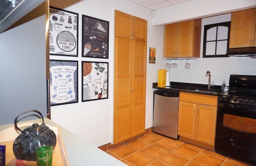 Cote-Des-Neiges—Notre-Dame-De-Grace Apartment | Beautiful apartment on a maple-lined street, close to the metro, min of 32 nights