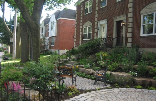 Cote-Des-Neiges—Notre-Dame-De-Grace Apartment | Beautiful apartment on a maple-lined street, close to the metro, min of 32 nights