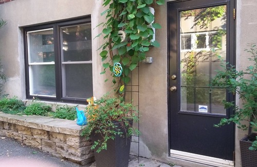 Cote-Des-Neiges—Notre-Dame-De-Grace Apartment | Beautiful apartment on a maple-lined street, close to the metro, min of 32 nights