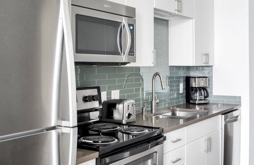 Old Ballard Apartment | Beautiful Ballard 1BR w/W/D, BBQ & Gym, near Waterfront, by Blueground