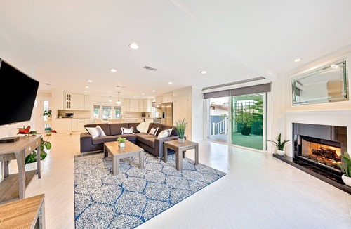 Olde Carlsbad House | Beautiful Beach Getaway, Water Views, Walk to Ocean + Dining