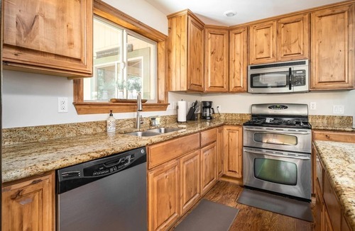 Munds Park Cabin | Beautiful Cabin in the Woods for 10 guests!