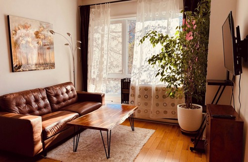 Ville-Marie Condo | Beautiful condo downtown Montreal with a rooftop swimming pool