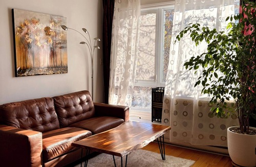 Ville-Marie Condo | Beautiful condo downtown Montreal with a rooftop swimming pool