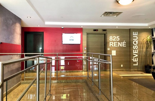 Ville-Marie Condo | Beautiful condo downtown Montreal with a rooftop swimming pool