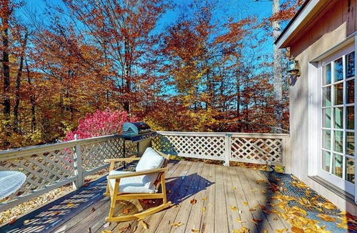 Mountain Acres House | Beautiful dog-friendly house w/fireplace, firepit, bbq, deck, patio, w/d, wifi