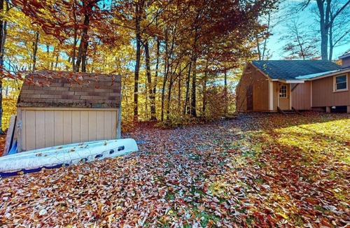 Mountain Acres House | Beautiful dog-friendly house w/fireplace, firepit, bbq, deck, patio, w/d, wifi