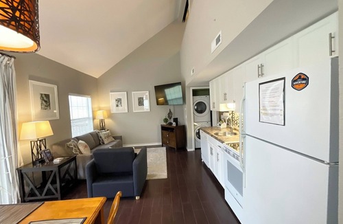 Table Rock Condo | Beautiful Family Friendly Private Condo with Indoor & Outdoor pools. Marina.