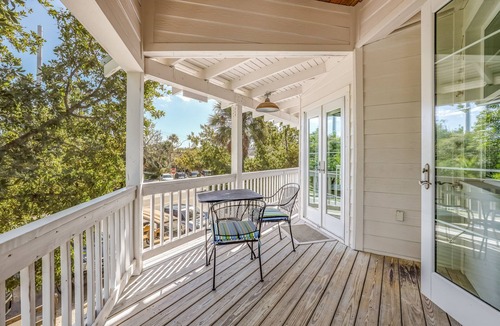 Anna Maria Cottage | Beautiful Guest House Near the Beach with Private Pool!