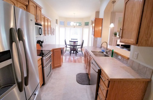 Meridian House | Beautiful Home in Golf Course Community - 3 Bedroom plus Den
