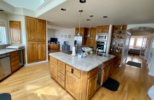 Kelseyville House | Beautiful Lake Front Home on 5 acres.multi family vacations