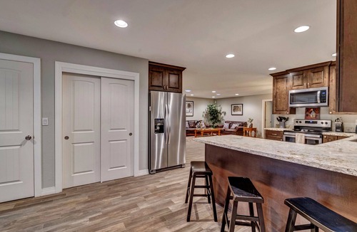 Pinetop Cabin | Beautiful Modern Cabin RIGHT ON THE GOLF COURSE! Perfect for families!