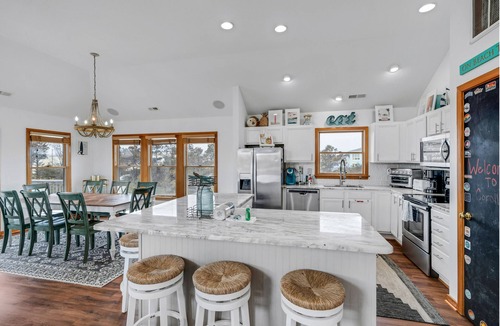 Whalehead Beach Cottage | Beautiful OBX Home w. Pristine Views by RedAwning