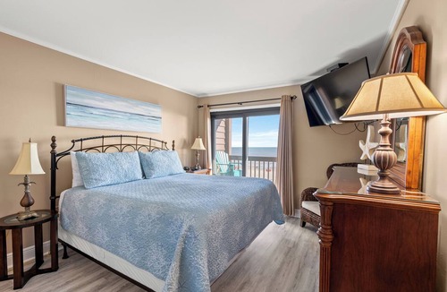 Ocean Drive Condo | Beautiful Oceanfront Condo + Free Attraction Tickets!
