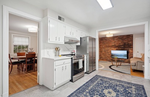 The Palisades House | Beautiful Palisades 5BR Home, Fabulous Location