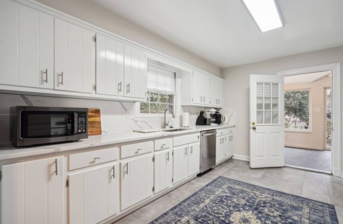 The Palisades House | Beautiful Palisades 5BR Home, Fabulous Location